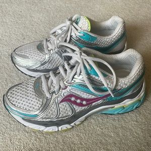 EUC Saucony Progrid Pinnacle 2 running shoes 6.5